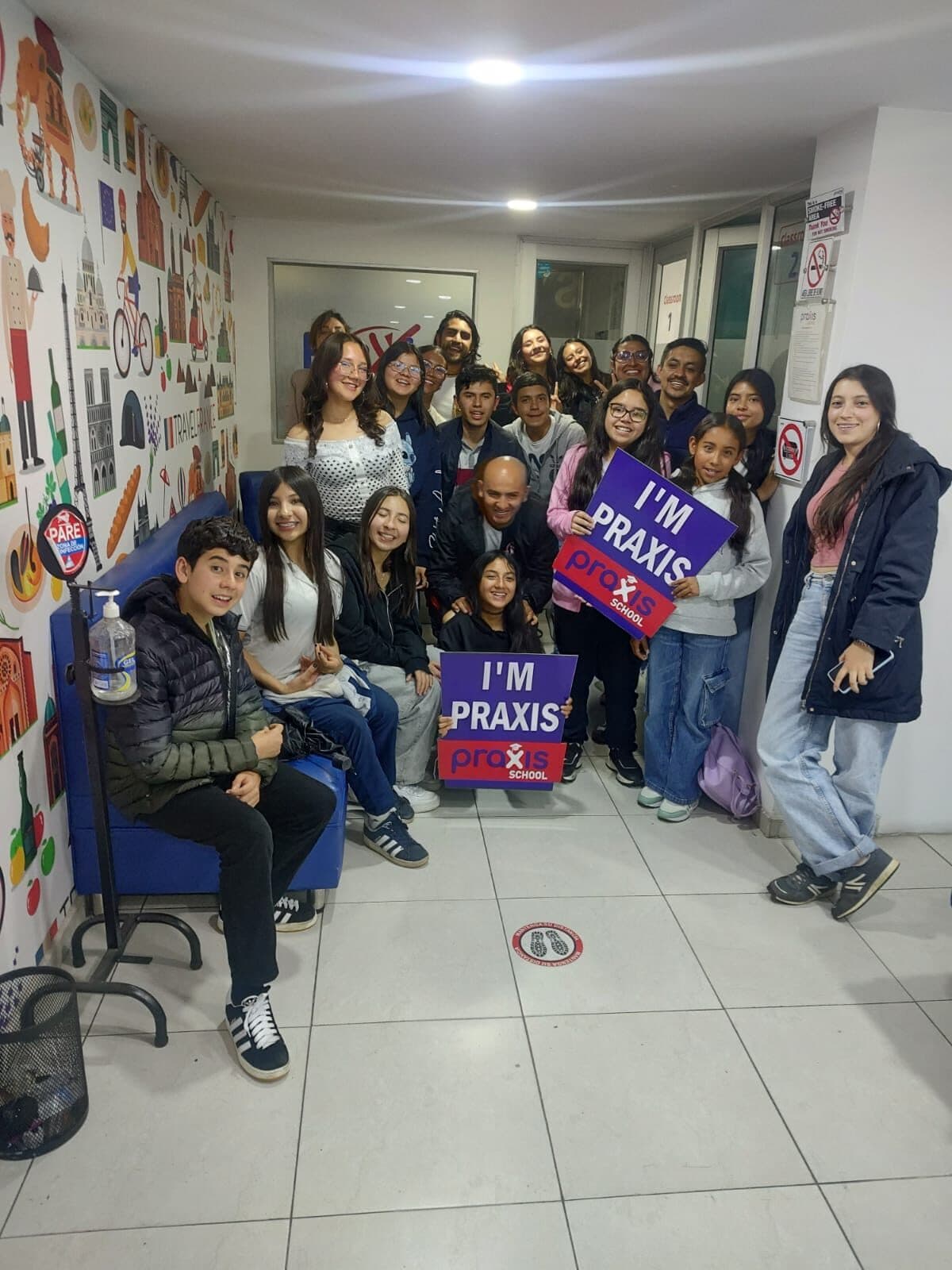 Grupo de estudiantes de inglés en la sede Castilla de Praxis School