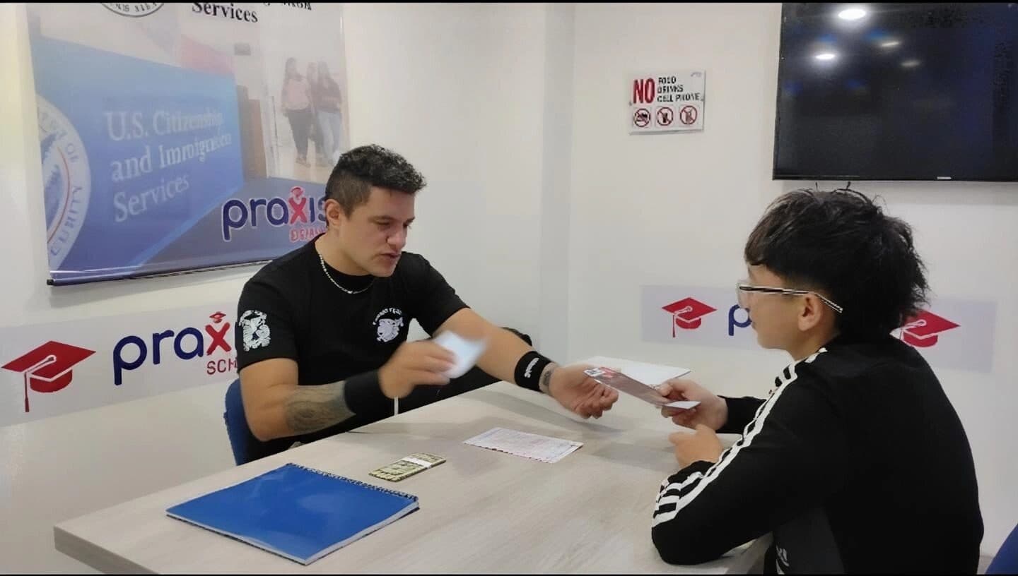 Simulación de entrevista de visa en inglés en Praxis School